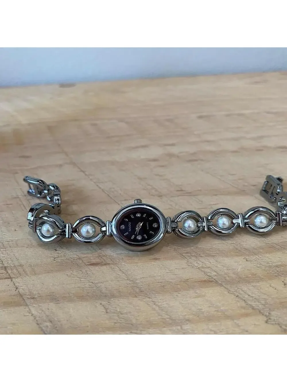 Luxury Y2K style Silver round stainless steel quartz pearl stone charm watch